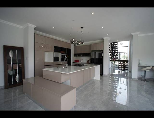 4 BEDROOM HOUSE FOR SALE IN MIDSTREAM HEIGHTS